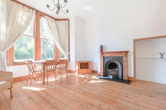 2 Bedroom Flat To Rent In Camperdown House, Alma Road, Windsor, SL4