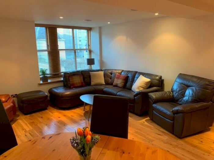 2 Bedroom Flat To Rent In Water Street, Edinburgh, EH6