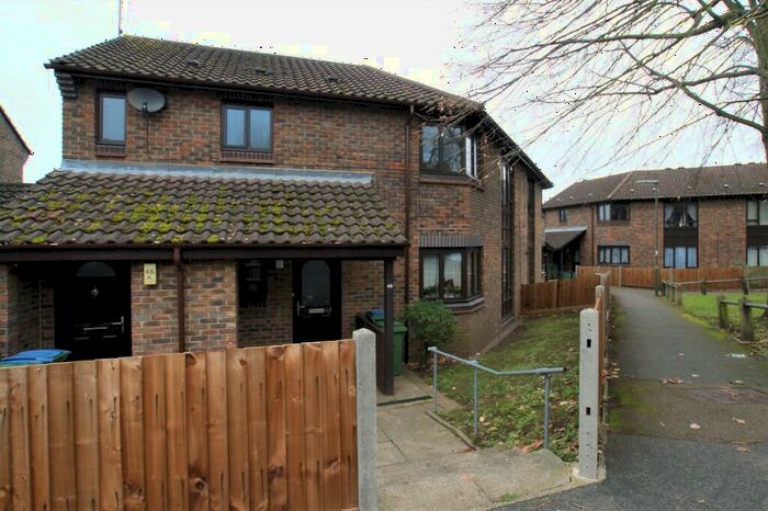2 Bedroom Flat To Rent In Monument Road, Weybridge, Surrey, KT13