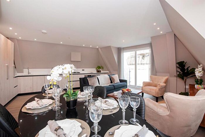 3 Bedroom Flat To Rent In Woodlands, Golders Green, NW11