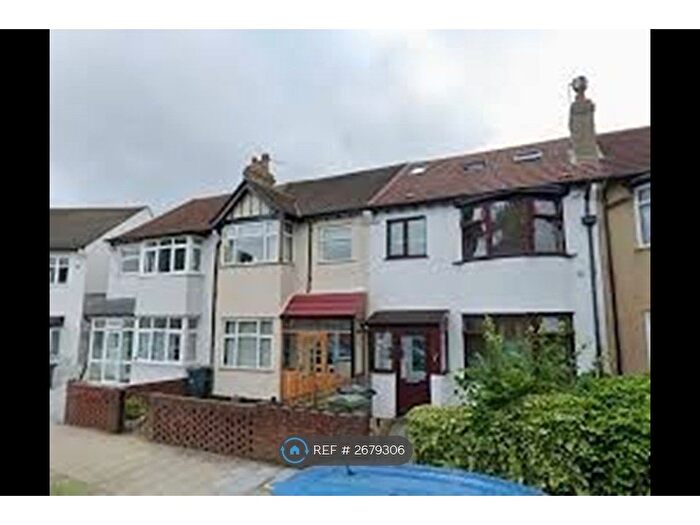 Studio To Rent In The Ridgeway, London, NW9