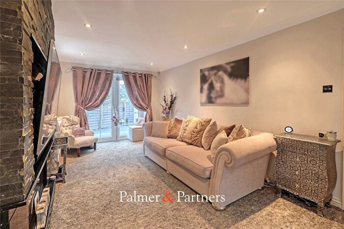 5 Bedroom Detached House For Sale In Gandalfs Ride, South Woodham Ferrers, Chelmsford, Essex, CM3