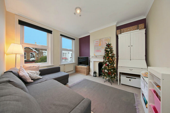 2 Bedroom Maisonette To Rent In Birkbeck Road, North Finchley, London, N12