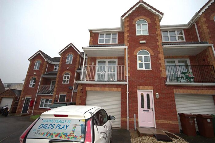 4 Bedroom Town House To Rent In Sandringham Court, Streethouse, Pontefract, WF7