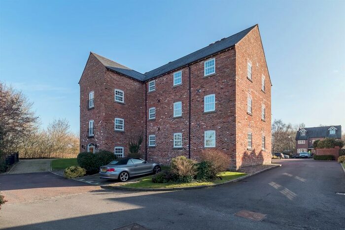 2 Bedroom Flat For Sale In Old Mill Close, Lymm, WA13