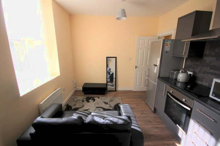 1 Bedroom Flat To Rent In Francis Street, Leeds, West Yorkshire, LS7