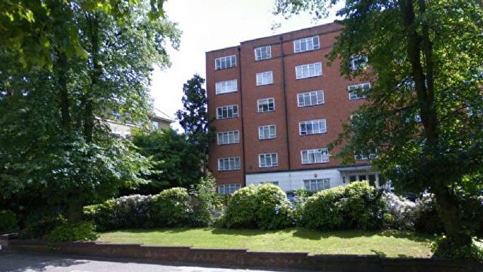 Studio To Rent In Brondesbury, London, NW2