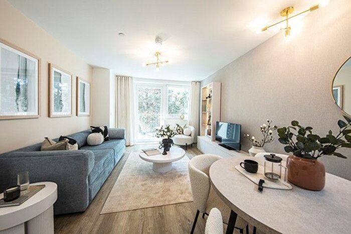3 Bedroom Flat For Sale In High Street, Southall, UB1