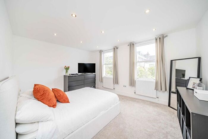 4 Bedroom End Of Terrace House For Sale In Harcourt Road, Wimbledon Central, SW19