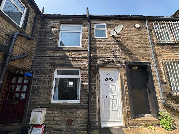 2 Bedroom Terraced House For Sale In High Street Place, Queensbury, BD13
