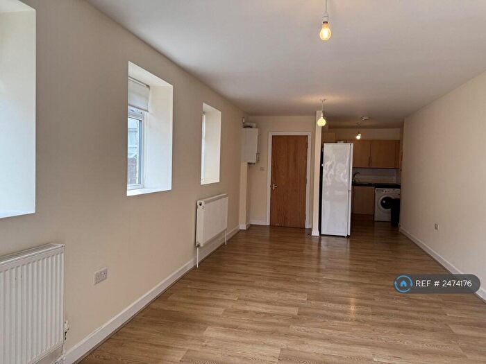 2 Bedroom Flat To Rent In Hackney Central, London, E8
