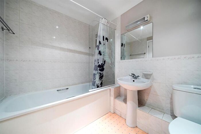 1 Bedroom Apartment To Rent In Mount Hermon Road, Woking, GU22