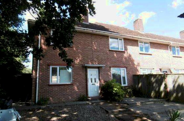 4 Bedroom Semi-Detached House To Rent In Grasmere Close, Norwich, NR5