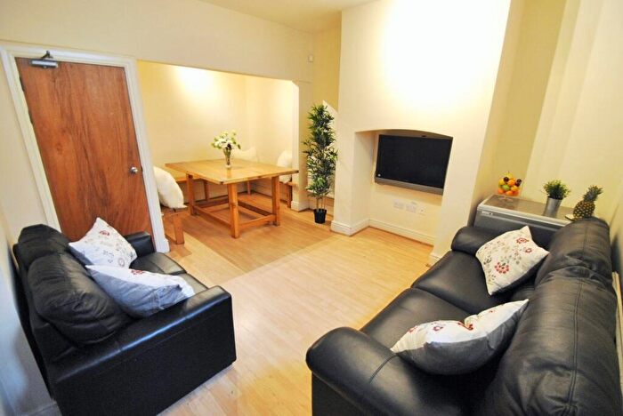 10 Bedroom House To Rent In Birchfields Road, Manchester, M13