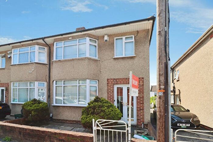 3 Bedroom Semi-Detached House For Sale In Guinea Lane, Bristol, BS16