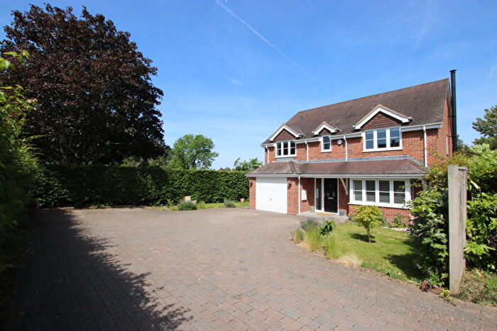 4 Bedroom Detached House For Sale In Erleigh Court Drive, Earley, Reading, Berkshire, RG6