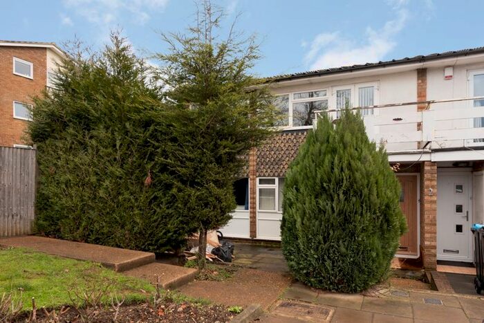 2 Bedroom Maisonette To Rent In Highfield Court, London, N14