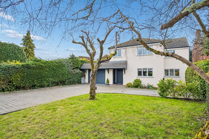 4 Bedroom Detached House For Sale In Hedgerow, Chalfont St. Peter, Gerrards Cross, Buckinghamshire, SL9