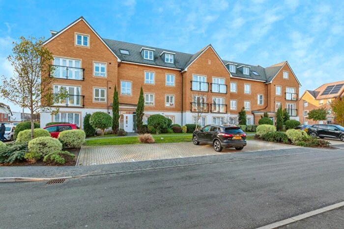 2 Bedroom Apartment For Sale In Kenyon Way, Slough, SL3