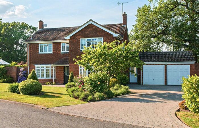 4 Bedroom Detached House For Sale In The Ridings, East Horsley, KT24