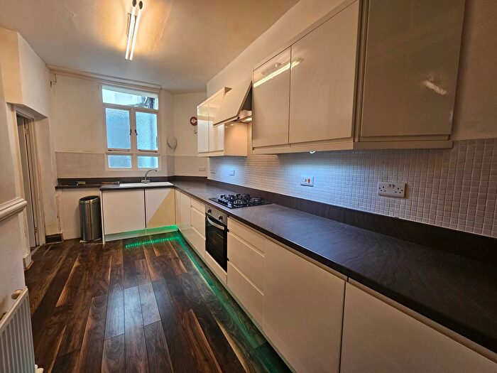 1 Bedroom Flat To Rent In Lower Erith Road, Torquay, TQ1