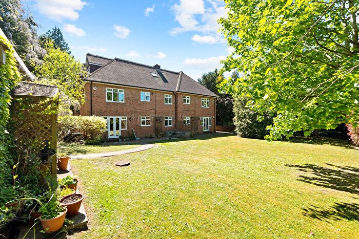 1 Bedroom Flat For Sale In Harestone Hill, Caterham, CR3
