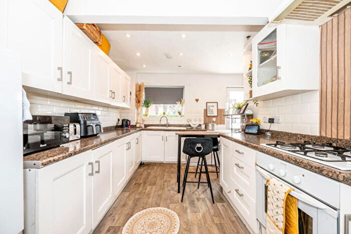 2 Bedroom End Of Terrace House For Sale In Vaughan Close, Southampton, Hampshire, SO19