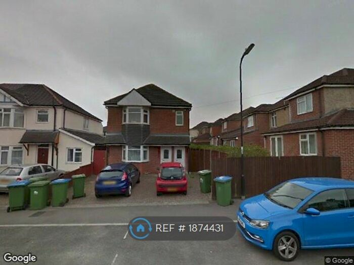 3 Bedroom Flat To Rent In Highfield, Southampton, SO17