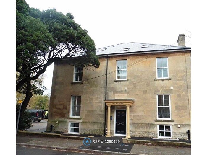 2 Bedroom Flat To Rent In The Hawthorns, Chippenham, SN15