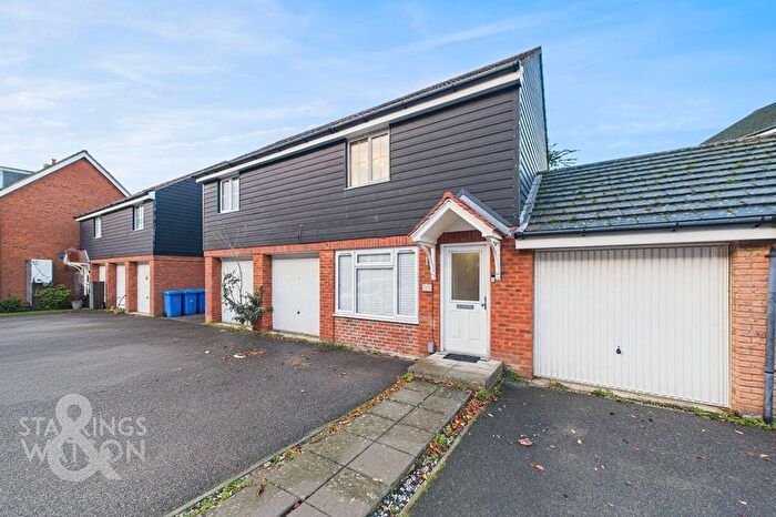 2 Bedroom Detached House For Sale In Whistlefish Court, Costessey, Norwich, NR5