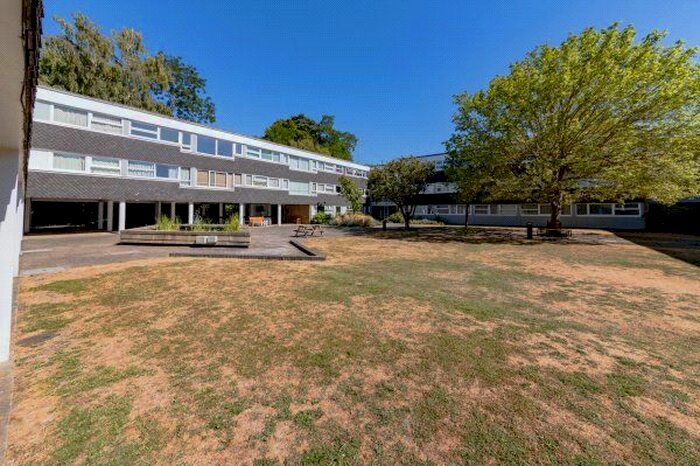 2 Bedroom Flat To Rent In Highsett, Cambridge, Cambridgeshire, CB2