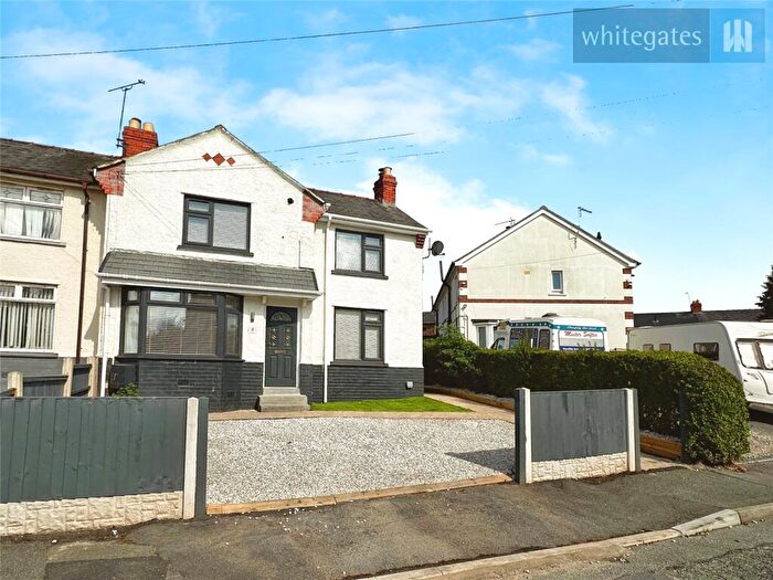 3 Bedroom End Of Terrace House For Sale In Glen Avon, Wrexham, LL12