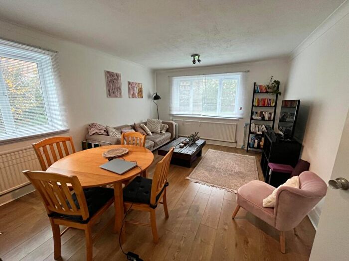 2 Bedroom Flat To Rent In Jubet Court, Green Lanes, London, N16