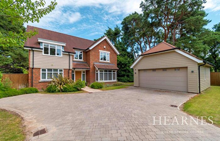 5 Bedroom Detached House For Sale In Dormy Crescent, Ferndown, BH22