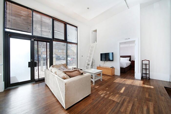 2 Bedroom Maisonette For Sale In Gwynne Road, Battersea Park, SW11