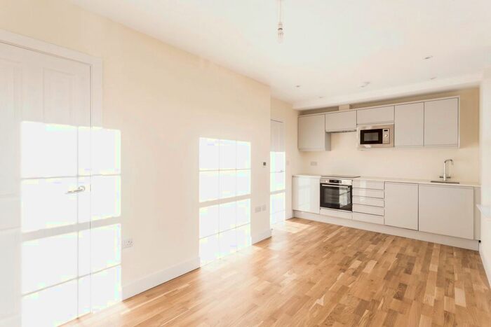 1 Bedroom Flat To Rent In New Zealand Avenue, Walton-On-Thames, KT12