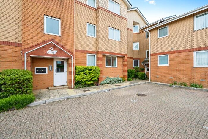 2 Bedroom Flat For Sale In Vespasian Road, Southampton, SO18