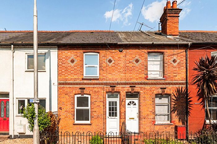 3 Bedroom Terraced House For Sale In Elgar Road, Reading, RG2