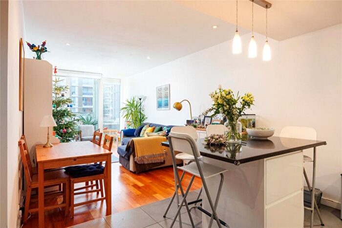 2 Bedroom Apartment For Sale In Queenstown Road, London, SW11