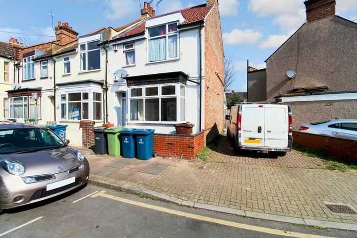 1 Bedroom Maisonette To Rent In Herga Road, Harrow Weald, Harrow, HA3