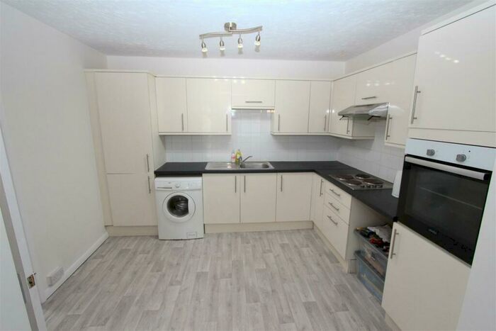 1 Bedroom Flat To Rent In D Luton RoadChathamKent, ME4