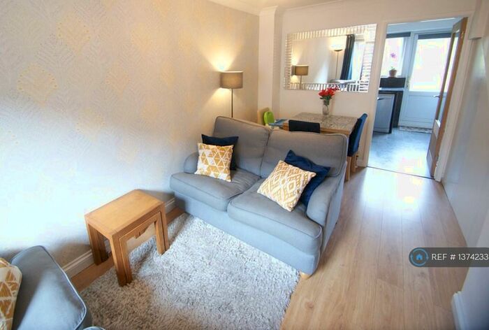 2 Bedroom Terraced House To Rent In St Albans Close, Exeter, EX4