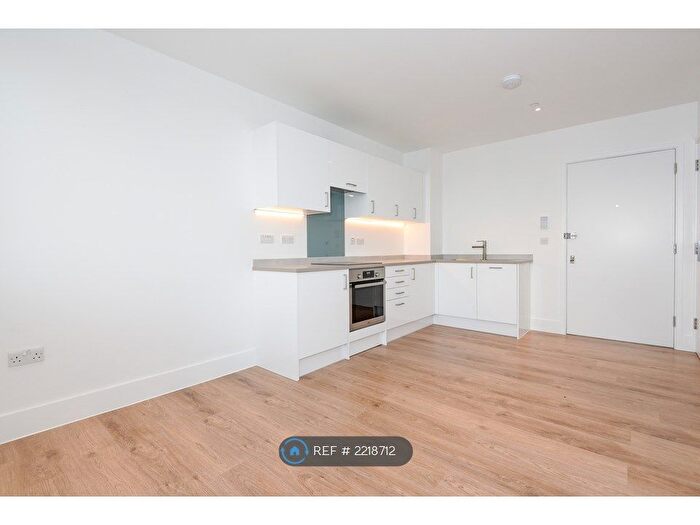 1 Bedroom Flat To Rent In Hanover House, Reading, RG1