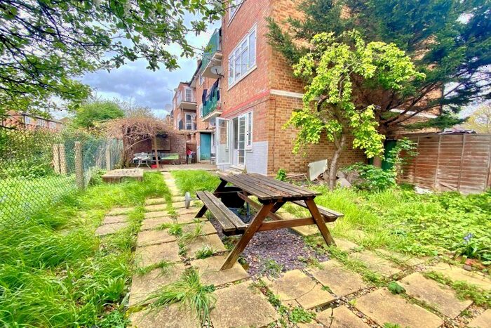 3 Bedroom Flat To Rent In Gladstone Avenue, London, N22