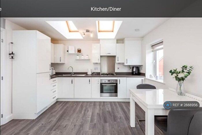 2 Bedroom Flat To Rent In Oakes Crescent, Dartford, DA1
