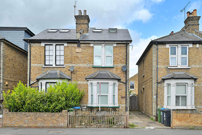 Maisonette To Rent In Villiers Road, Kingston, Kingston Upon Thames, KT1