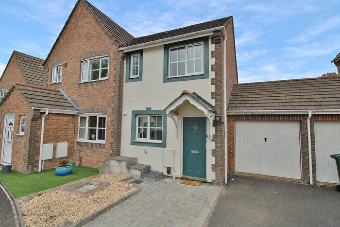 2 Bedroom Semi Detached House For Sale In Christie Avenue, Whiteley, Fareham, PO15