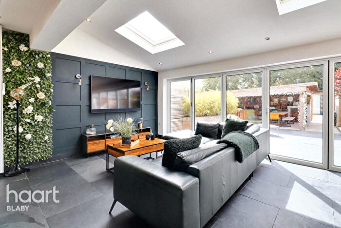 3 Bedroom Semi-Detached House For Sale In Alderleigh Road, Leicester, LE2