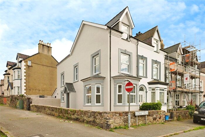3 Bedroom End Terrace House For Sale In Victoria Road, Caernarfon, Gwynedd, LL55