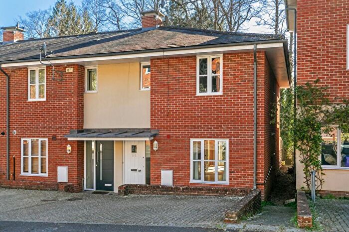 3 Bedroom Semi-Detached House To Rent In Grange Close, Winchester, SO23